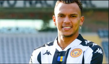 Gabriel Veron é apresentado pelo Nacional, de Portugal